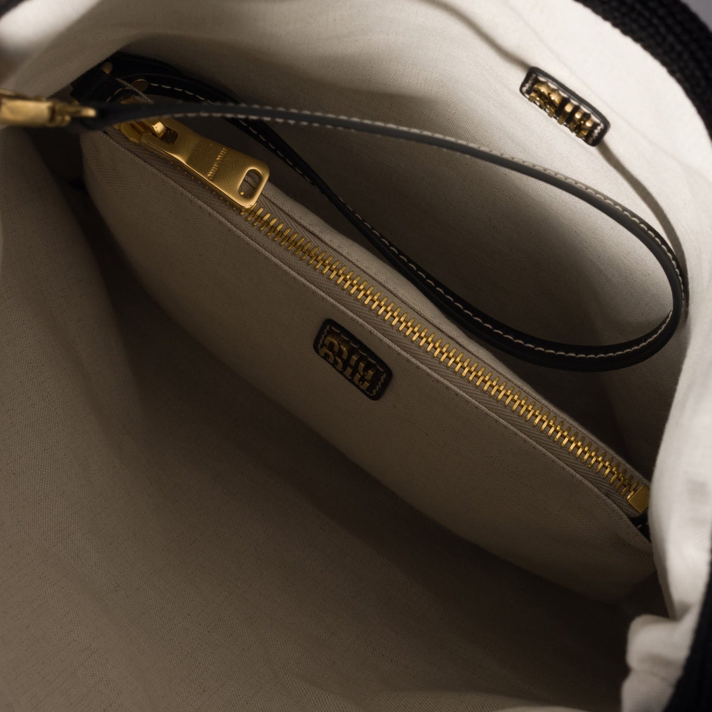 IVY woven raffia-effect tote – Black & chalk white