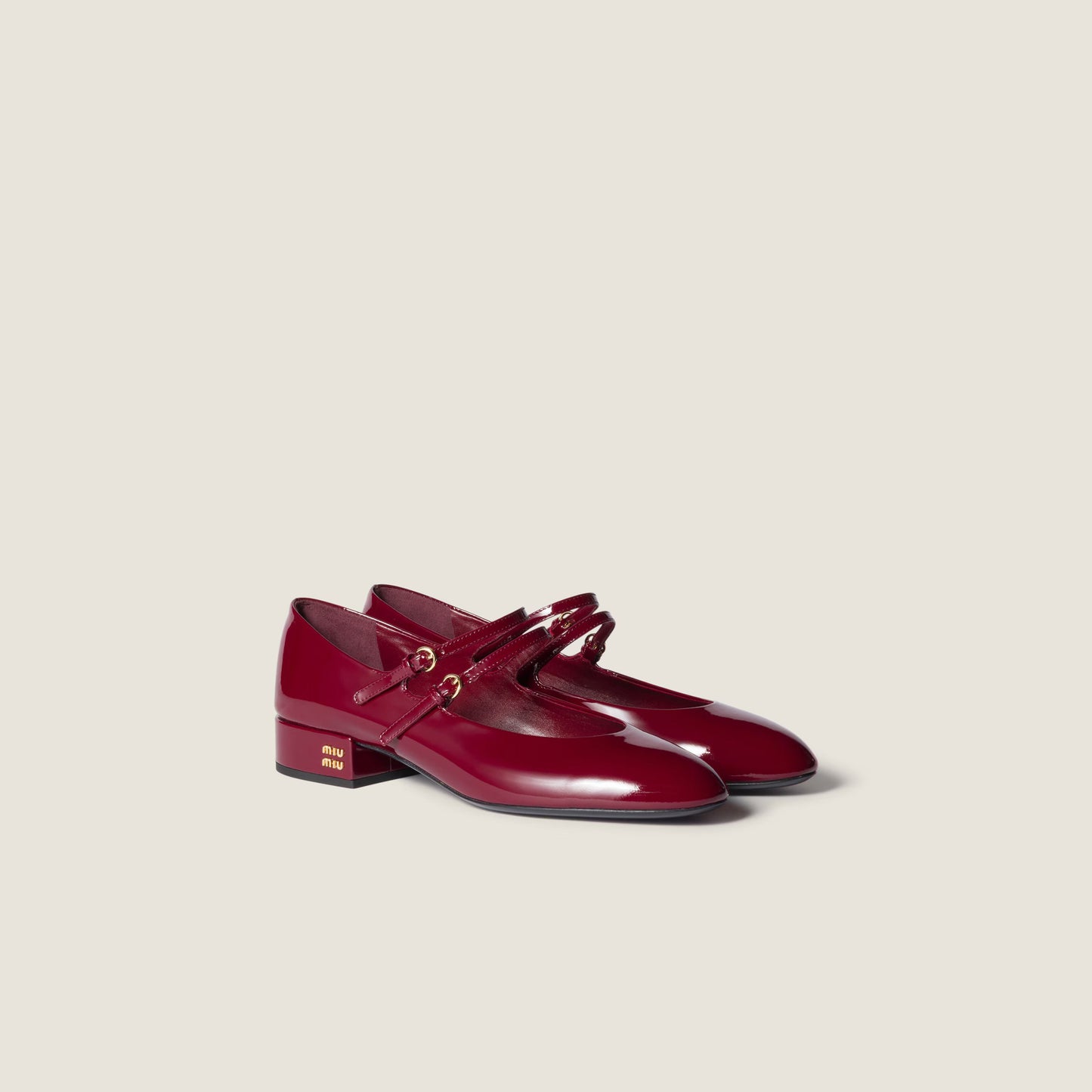 Patent-leather slingback court shoes with buckles