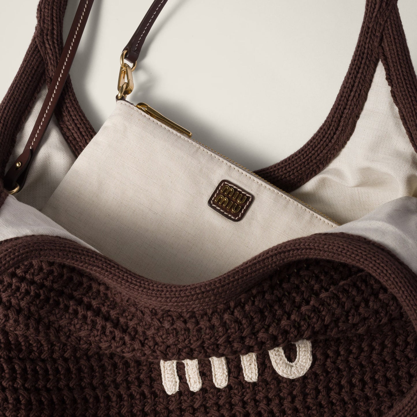 IVY woven raffia-effect tote – Cocoa & chalk white