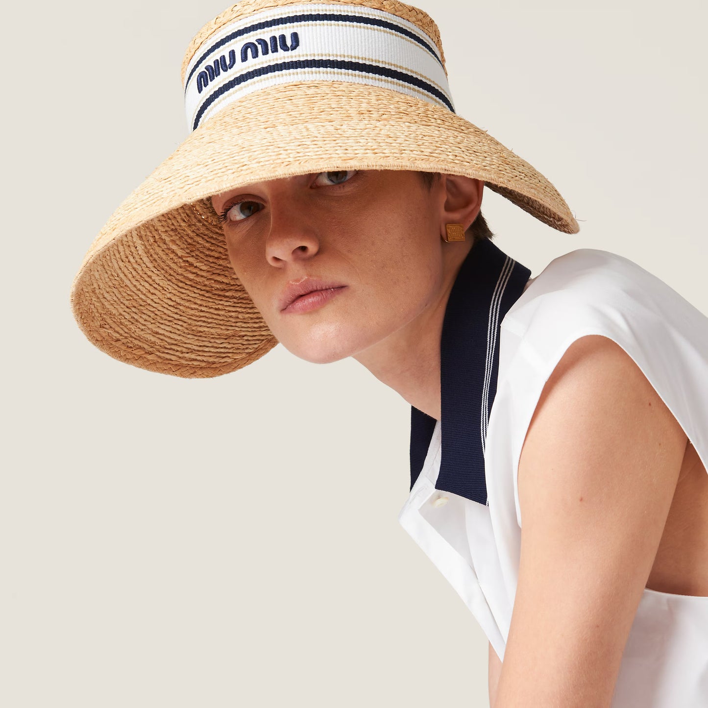 Raffia-effect fabric visor – Tan & White